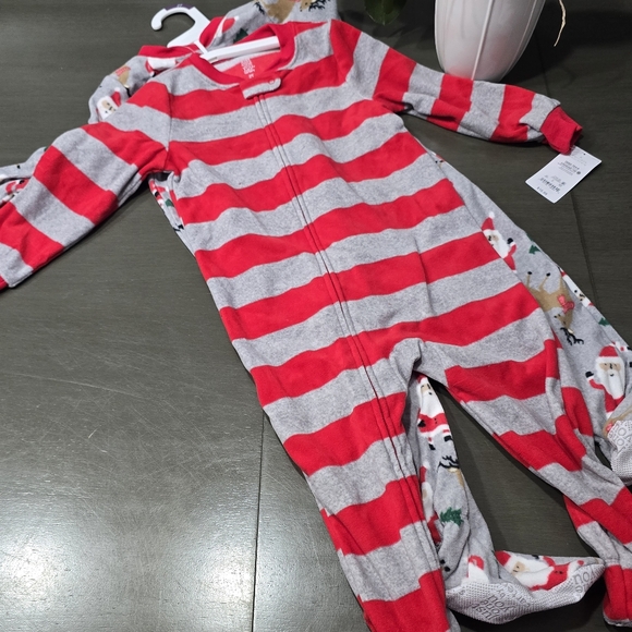 🎄Striped Santa Fleece Footed Pajama Set of 2 - Holiday pjs. Nwt - Picture 4 of 6
